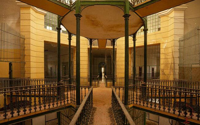 Zentrale Rotunde mit umlaufenden Galerien